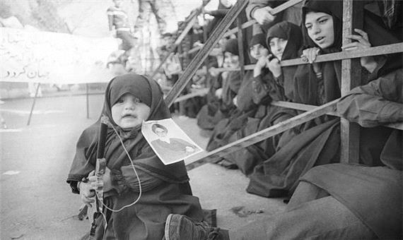 تصاویر کمتر دیده شده از انقلاب اسلامی ایران/ عکاسان داخلی و خارجی چگونه 22 بهمن را پوشش دادند؟/ عکس
